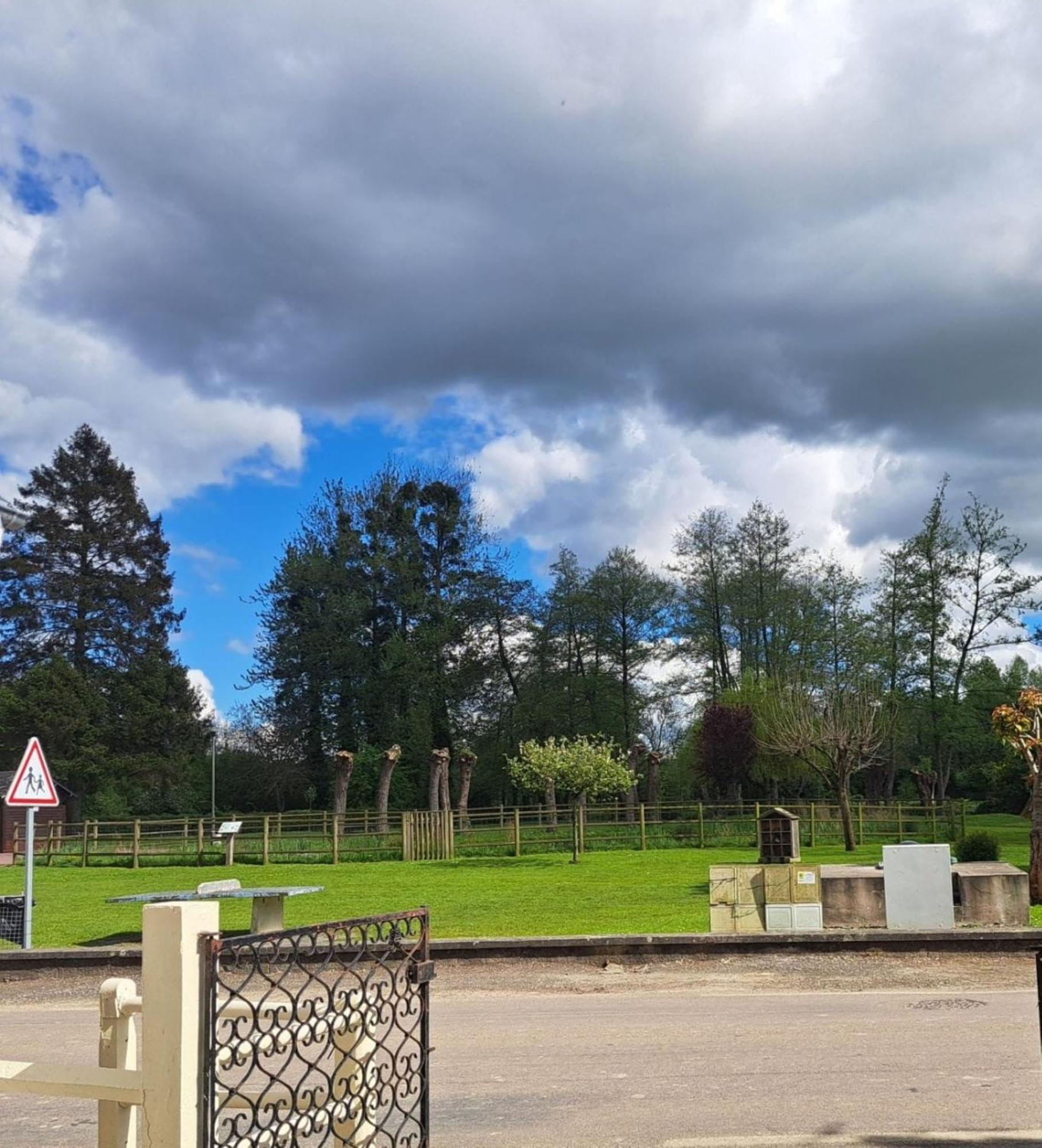 Au Clair Matin Sur L'Yeres Villa Sept-Meules Bagian luar foto