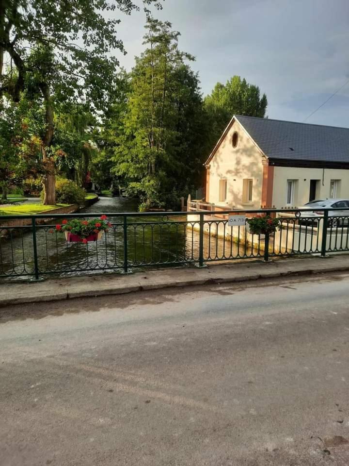 Au Clair Matin Sur L'Yeres Villa Sept-Meules Bagian luar foto